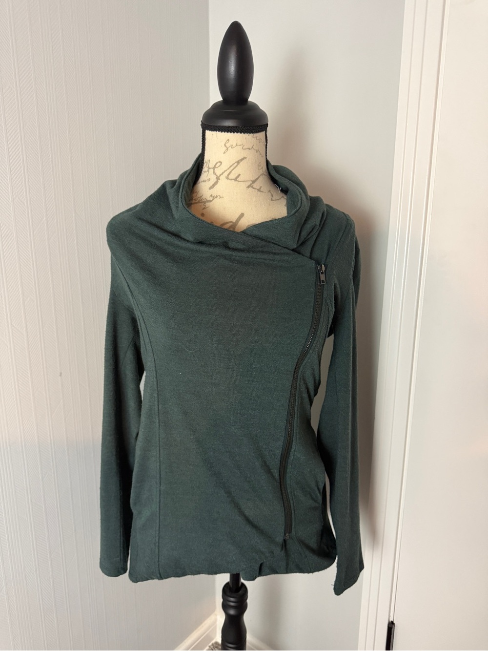 Sweet Rain Medium Green Cardian Zipper Side